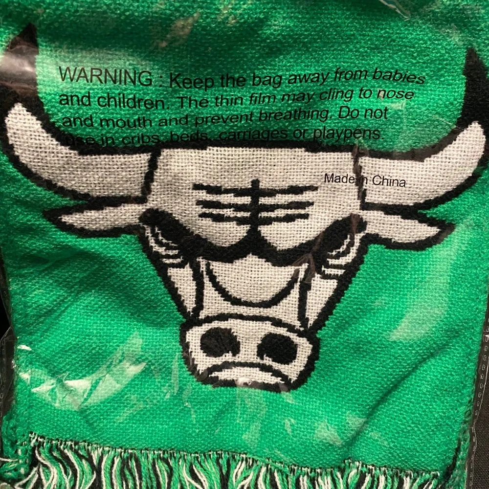 Bulls-Promo Scarf w/Bud‎ Light and Clovers,Grn/Blk